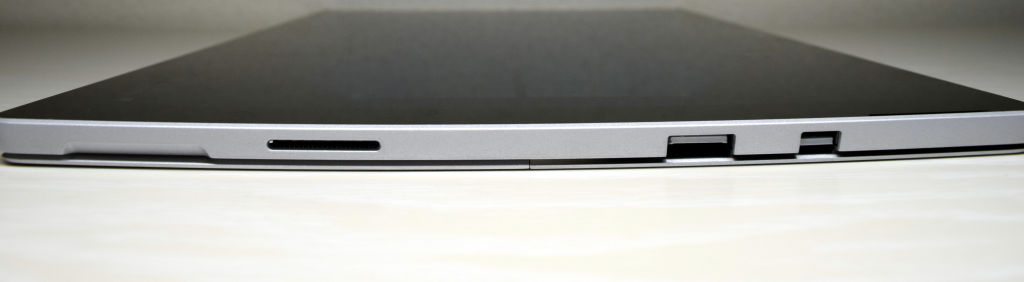 Surface Pro 本体右側面